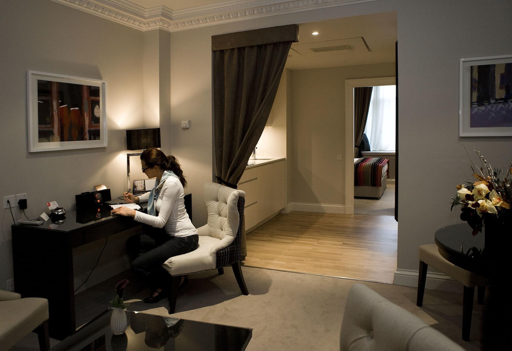 Fraser Aparthotel 4*